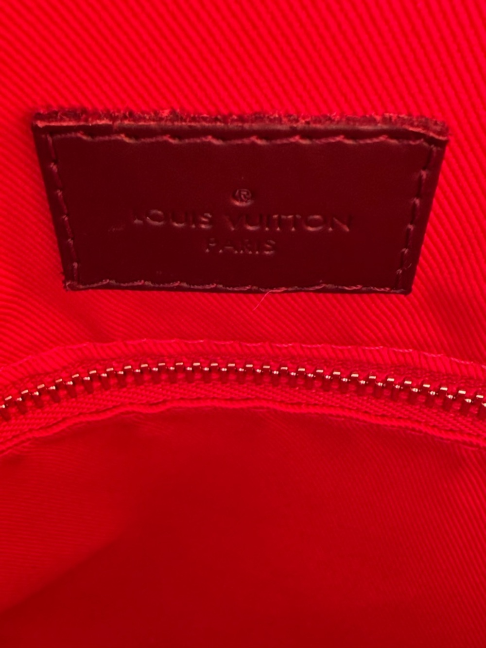 Louis Vuitton Brown Damier Shoulder Bag with Red Interior - Picture 7 of 10